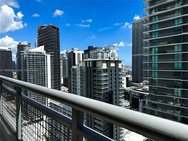 Foto del edificio - 60 SW 13th St