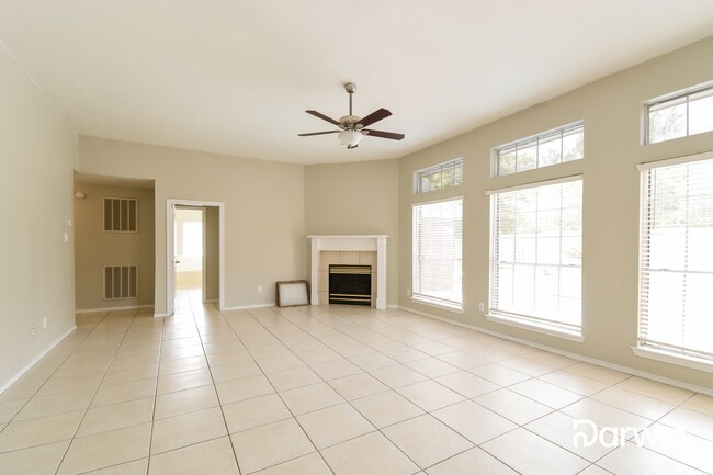 Building Photo - 2604 Briarglen Dr