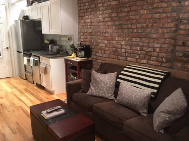 Foto del edificio - 312 E 83rd St