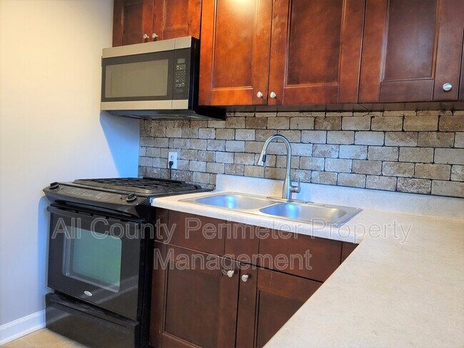 Foto del edificio - 1194 Woodland Ave