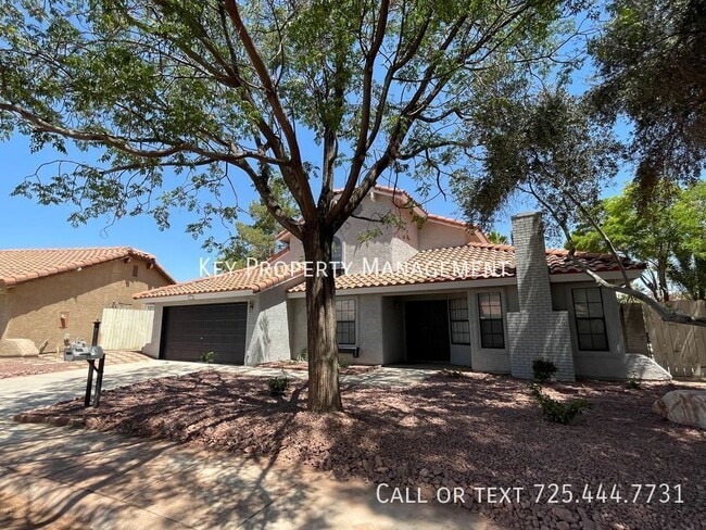 Foto del edificio - TWO STORY 4 BEDROOM WITH POOL NEAR SPRING ...