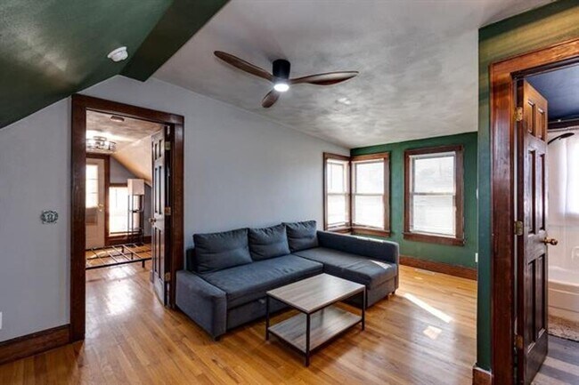 Foto del edificio - 1332 E Dayton St