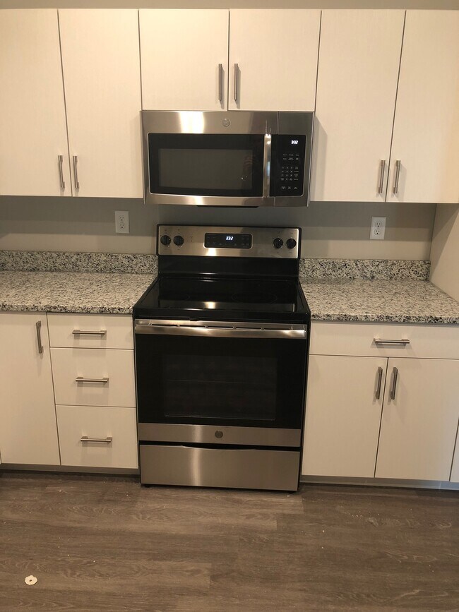 Building Photo - 3206 Brookside Dr