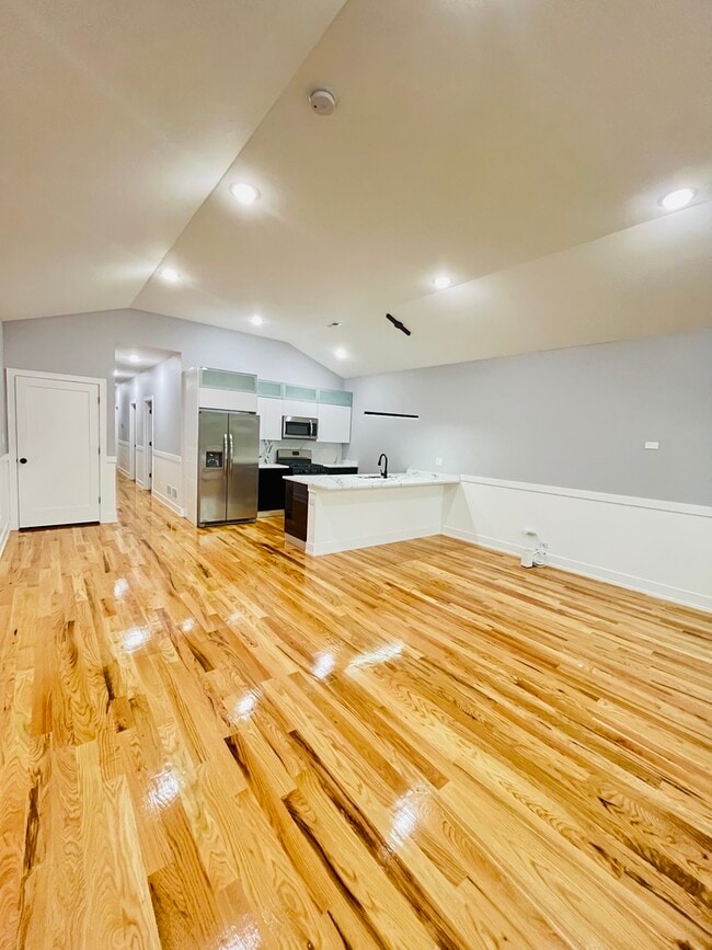 5831 S Calumet Ave, Chicago, IL 60637 House Rental in Chicago, IL