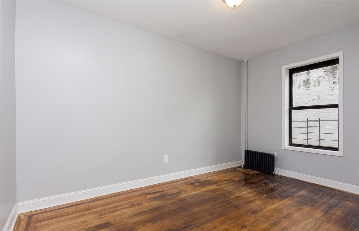Primary Photo - 556 Parkside Ave