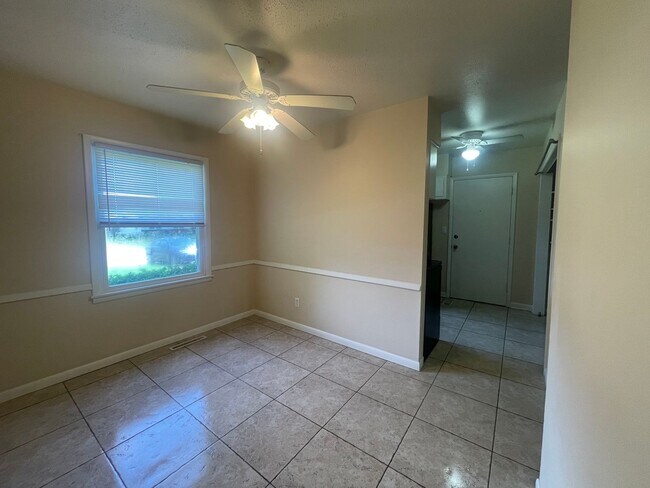 Building Photo - Below Market Price! Awesome value! GREAT L...