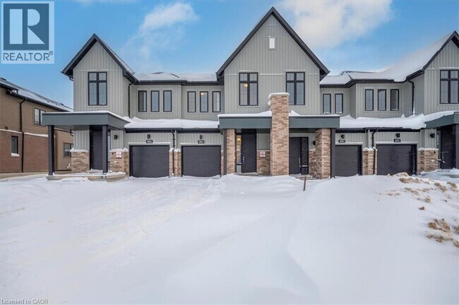 Building Photo - 901 Douro St