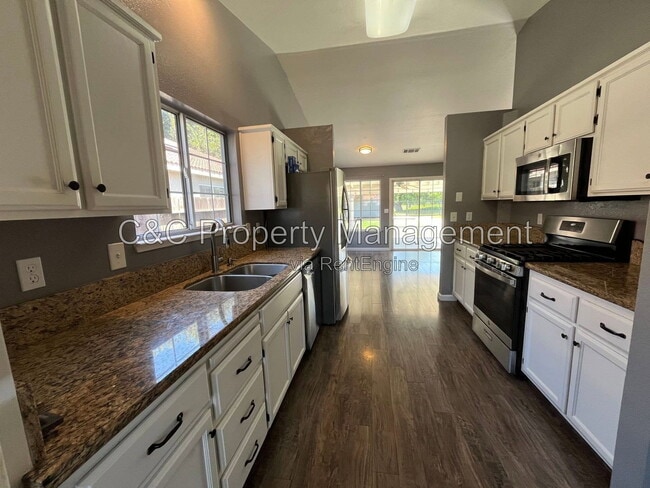 Building Photo - 1408 Fairway Dr