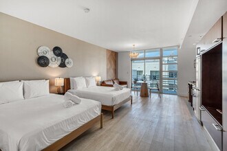 Building Photo - 1036 Ocean Dr