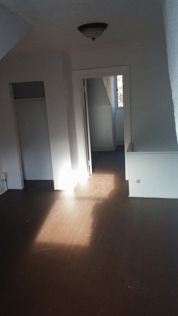 Building Photo - AVAILABLE APRIL - Awesome 2 Bedroom 1 Bath...