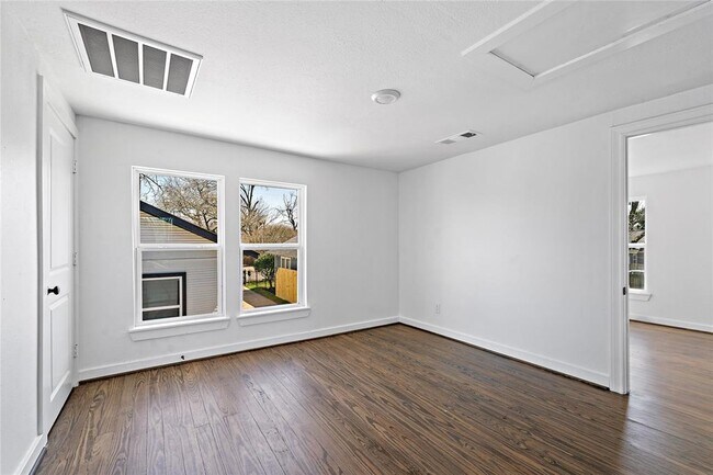 Foto del edificio - 4305 Watson St