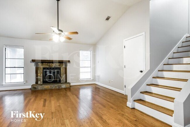 Building Photo - 2067 Walden Park Dr
