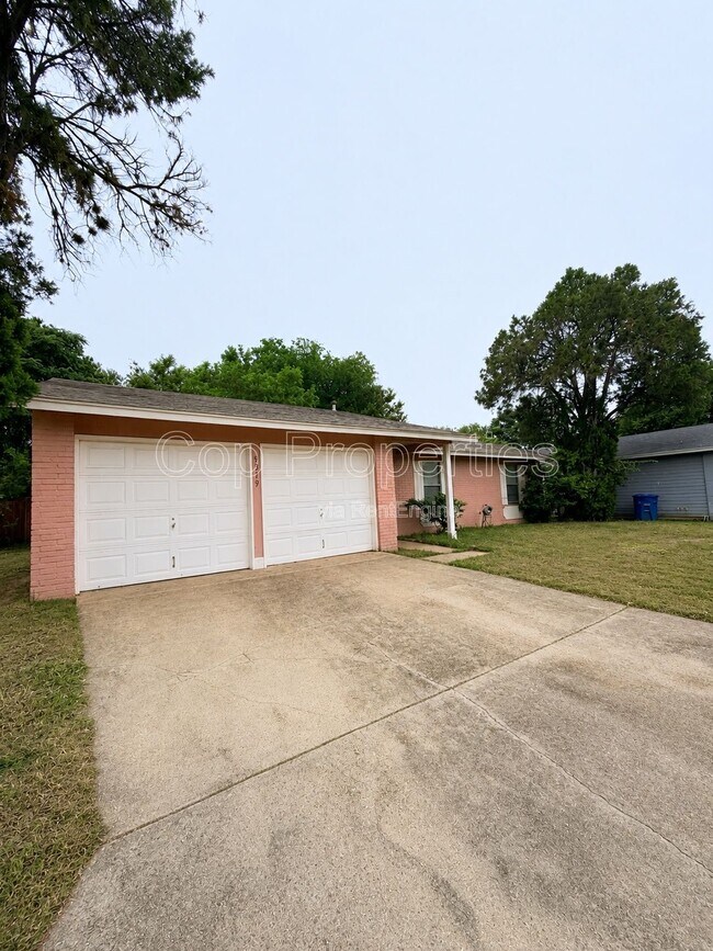 Foto del edificio - 9319 Cliff Point Dr