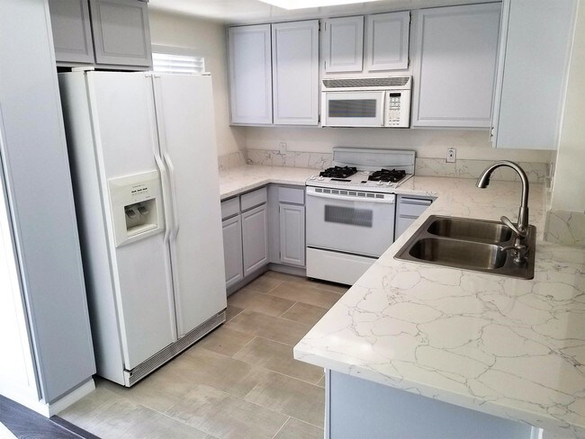 Building Photo - 5420 Lorenza Ct