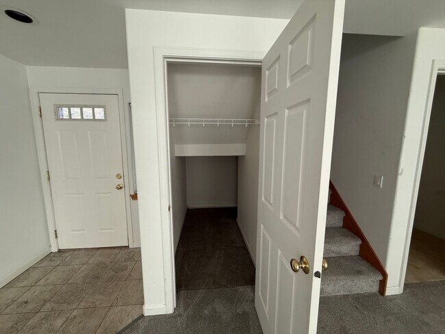 Foto del edificio - 2 Bed/2 Bath Apartment Located Near OSU/COCC Campus - Attached Garage