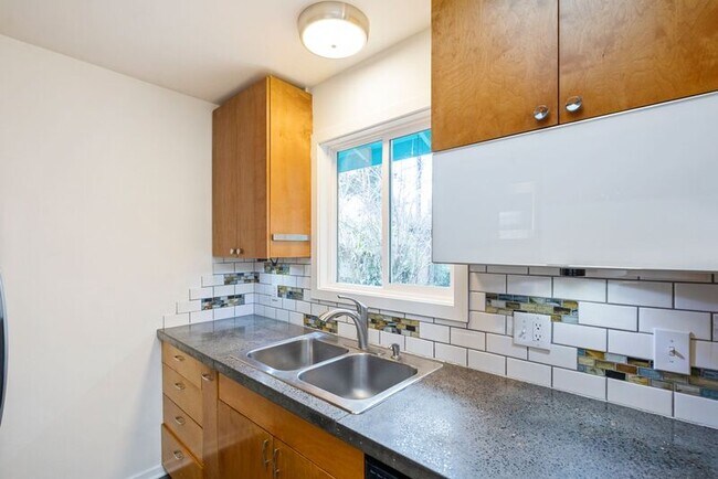 Foto del edificio - 8715 N Washburne Ave