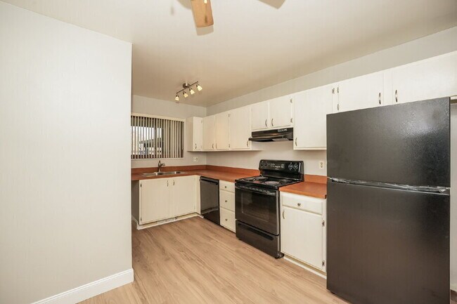 Foto del edificio - 9471 Madison Ln