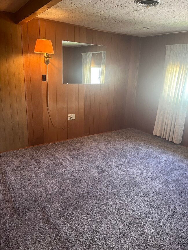 Bed 1 - 302 Aviation Ave