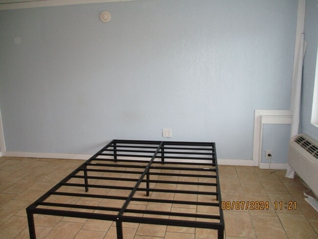 Foto del edificio - Ocean Front Studio with Utilities and Inte...