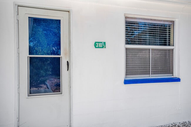 Foto del edificio - 310 1/2 S Mars