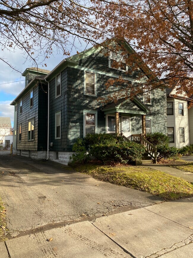 Building Photo - 31 Crocker Ave