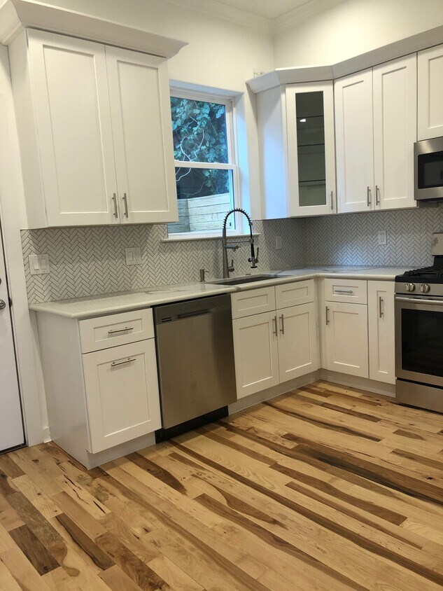 Primary Photo - 3014 Titan St