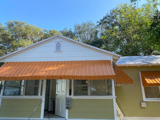 Photo - 1977 Lambert St House