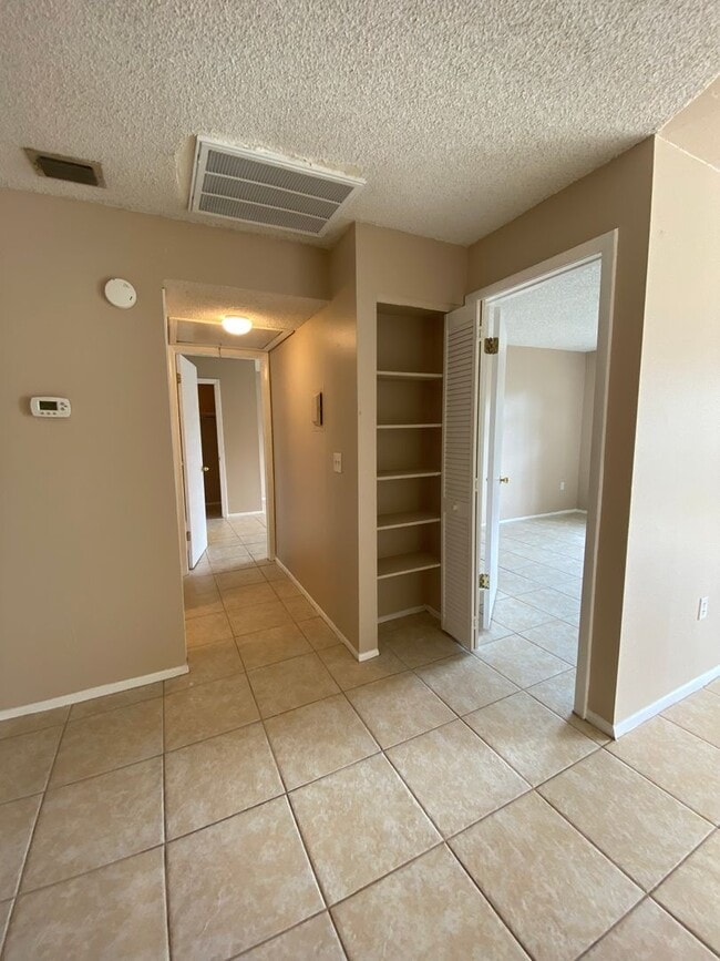 Building Photo - 2 Bedroom, 1.5 Bath Second Floor Condo in Lake Frederica Neighborhood!!!
