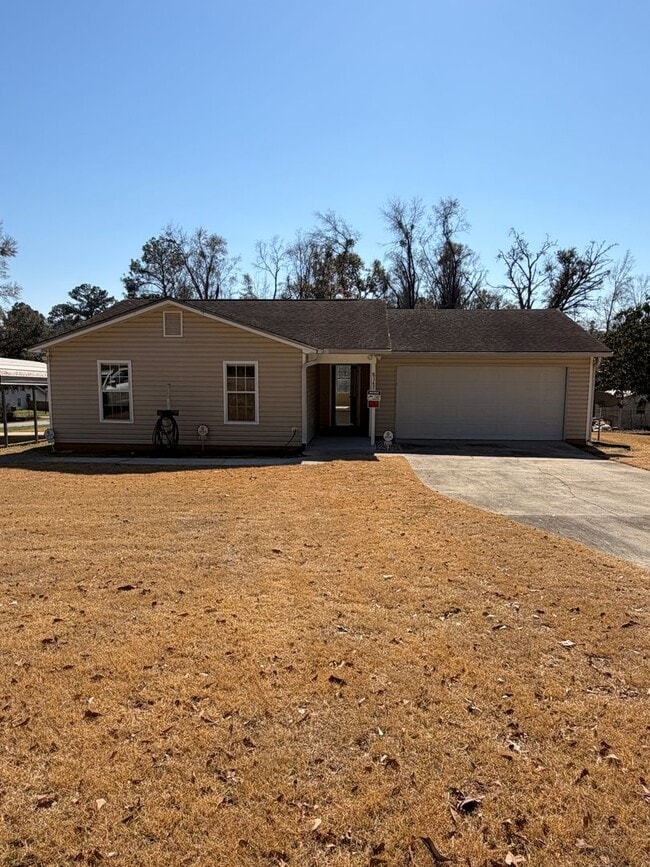 Building Photo - Beautiful Updated Ranch Style Home