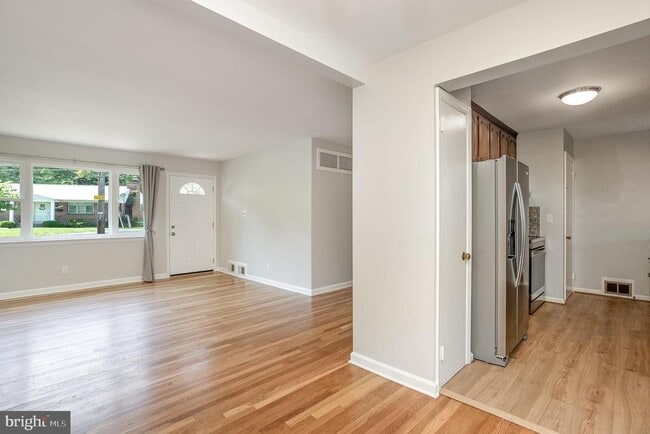 Building Photo - 3233 Holly Hill Dr