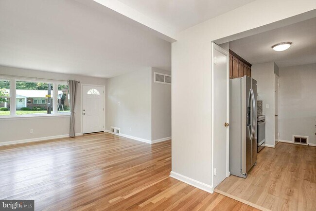 Foto del edificio - 3233 Holly Hill Dr