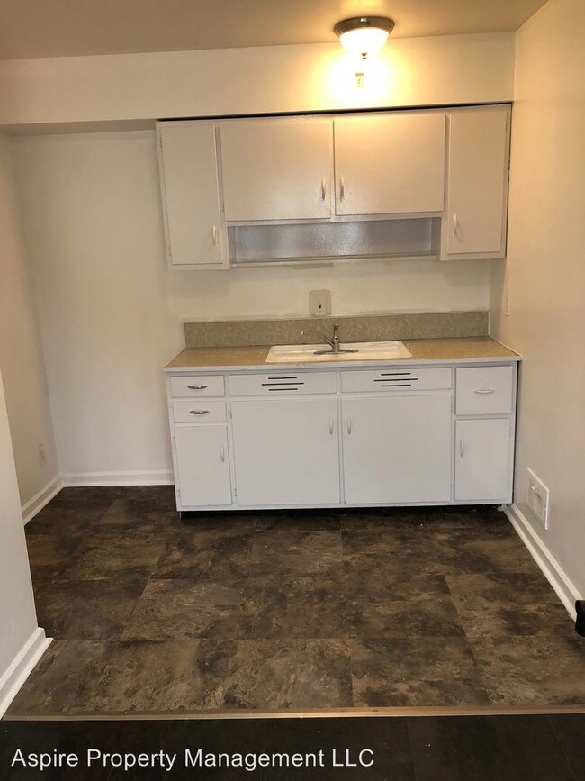 Building Photo - 1 br, 1 bath Apartment - 47 E Maplewood Ave