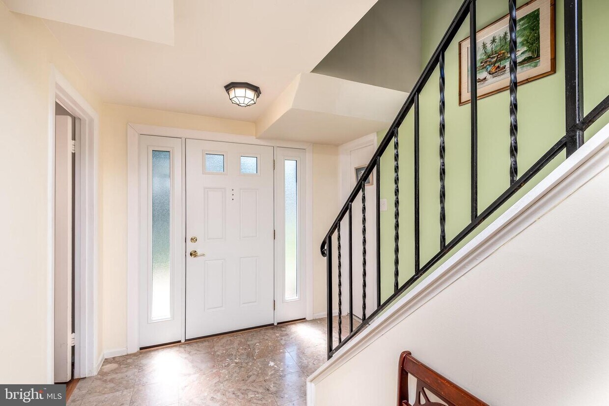 Foto principal - 6914 Rosemont Dr