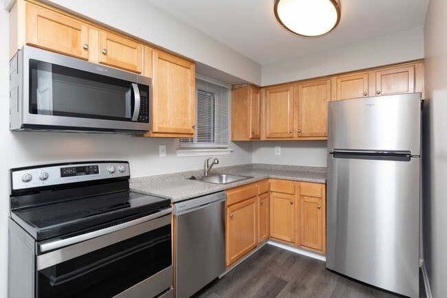 Building Photo - Livingstone Apartment Homes