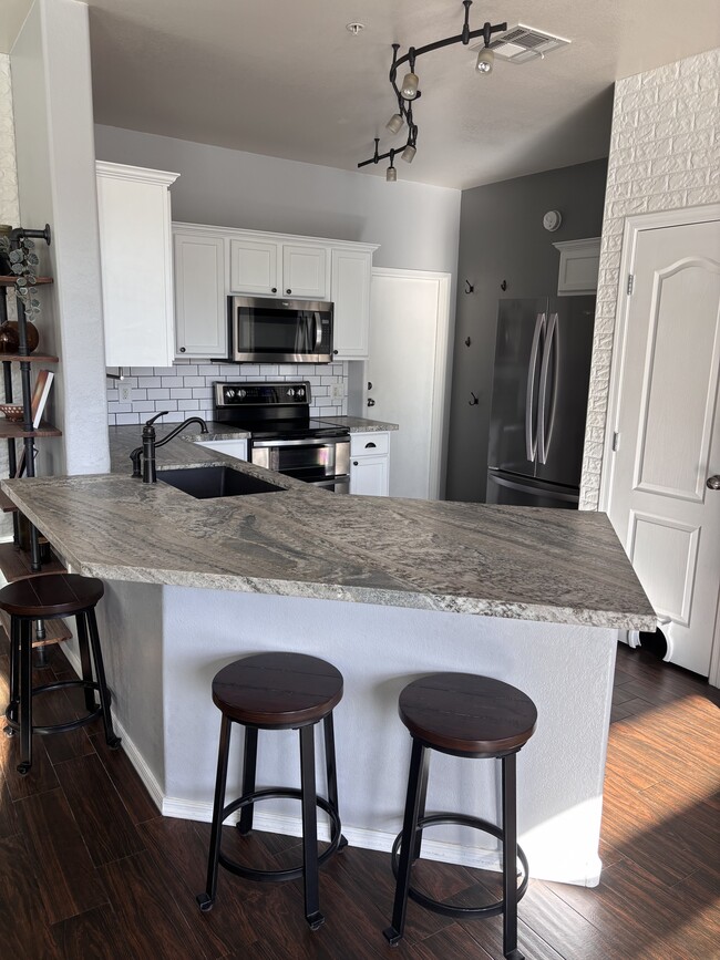 Building Photo - 1350 S Greenfield Rd