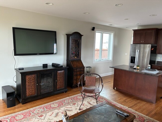 Foto del edificio - 5454 W Higgins Ave