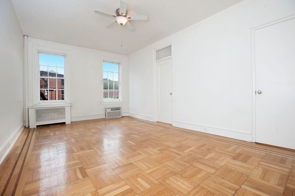 Primary Photo - 12 Perry St