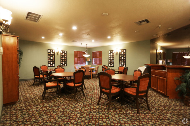 Sala de póquer - Sierra Regency Senior Living