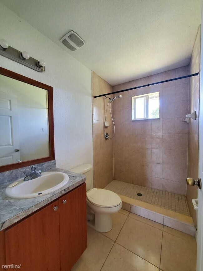 Foto del edificio - 5 br, 2 bath House - 2760 NW 56th St Prime...