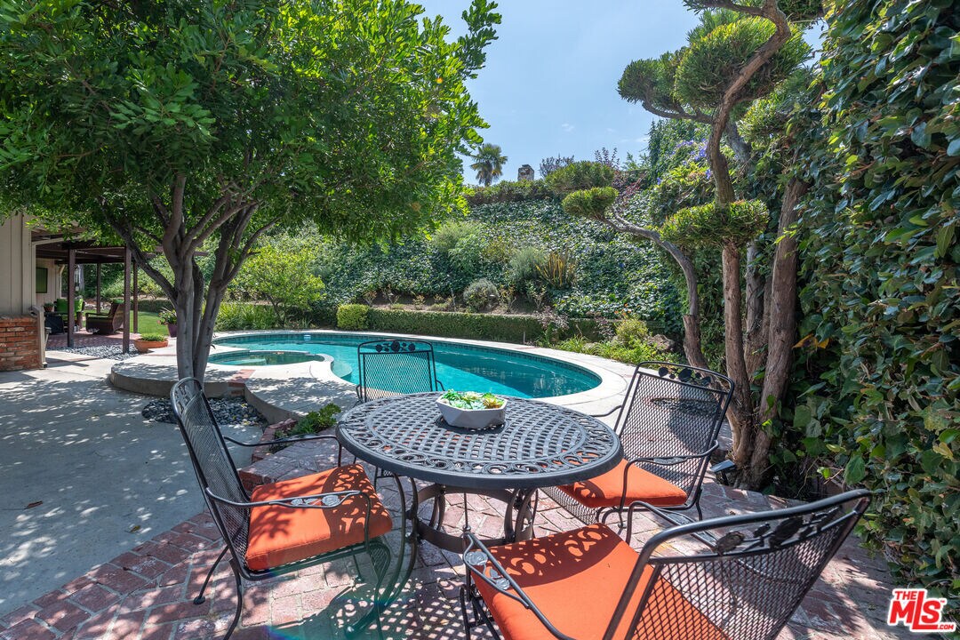 Foto principal - 16012 Meadowcrest Rd