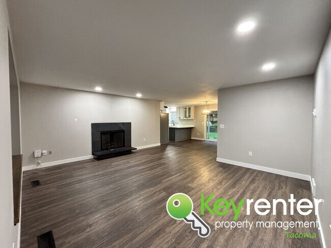 Foto del edificio - 7920-7922-7922 37th St Ct W