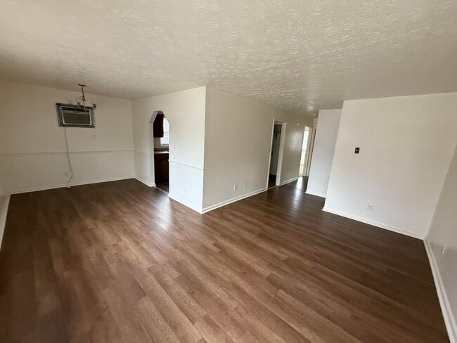 Foto del edificio - 341 Garden Park Dr