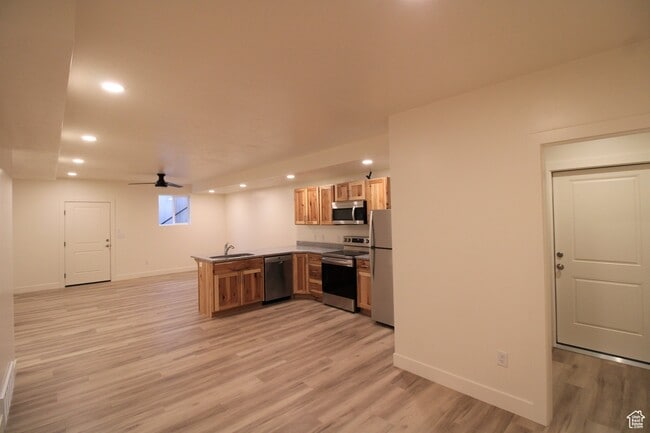 Building Photo - 1519 N 200 E