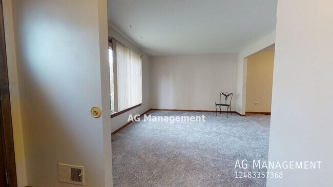 Building Photo - 2701 Columbia Rd - Spacious Berkley 3Bed/1...