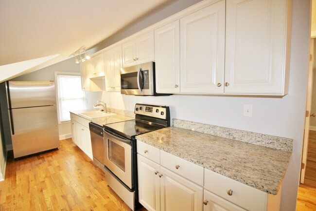 Building Photo - 1711 Villa Pl