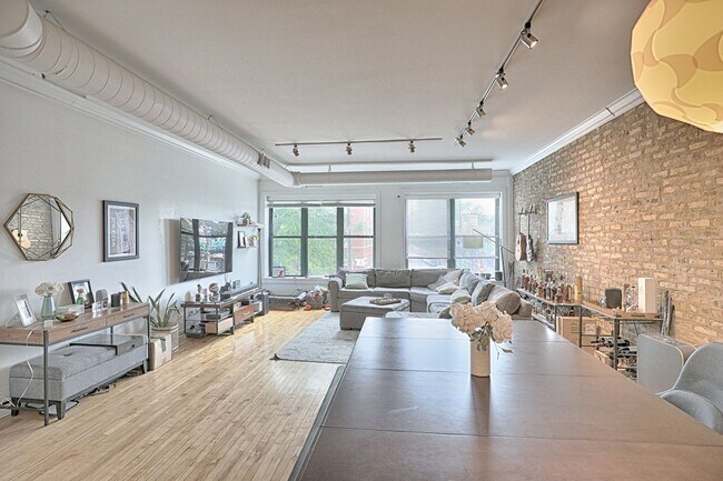 Building Photo - Video Tour- Huge All New 1 Bedroom w/Exposed Brick, Laundry, High Ceilings. Etc. Close to EL. ROO...