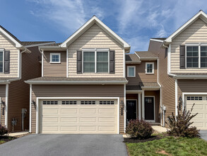Building Photo - 207 Sage Blvd