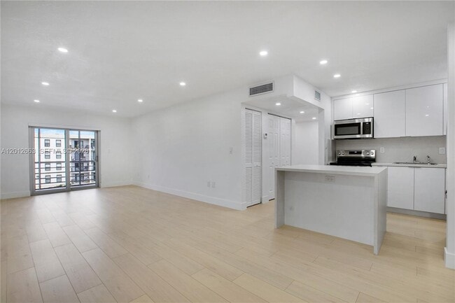 Building Photo - 4670 W 13th Ln