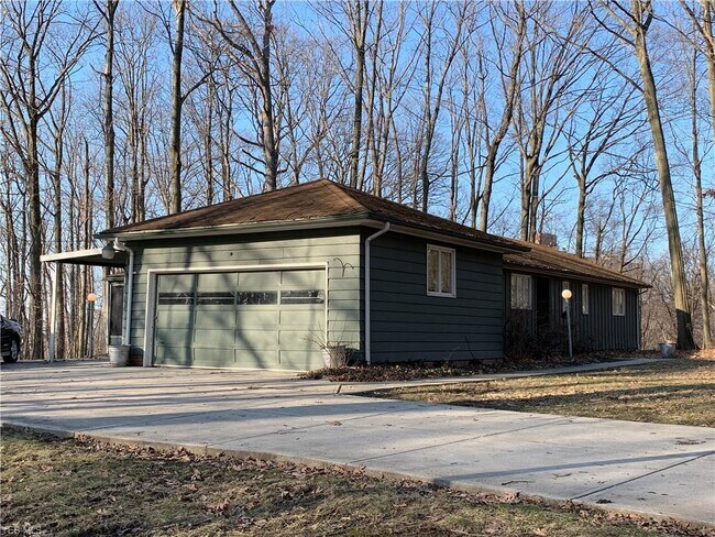 Building Photo - 15411 Oakhill Rd