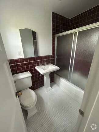Building Photo - 1423 Cloverfield Blvd